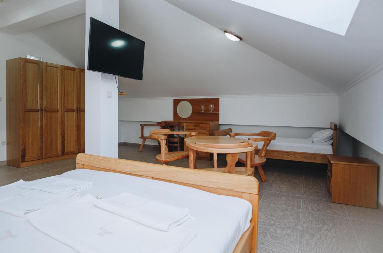 Eco Winery Lipovac Apartments Цетинє Екстер'єр фото